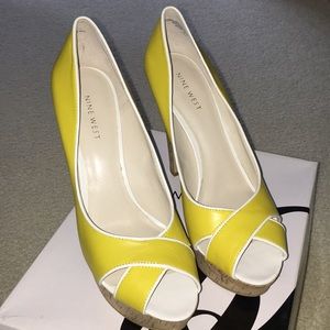 NWT Nine West yellow peep toe heel - Size 7.5